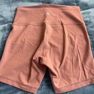NWOT Lululemon Wunder Train HR Shorts 6”
